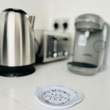 Fully Equipped One Bedroom Apartment Near Old Trafford Stadium! Manchester Eksteriør billede