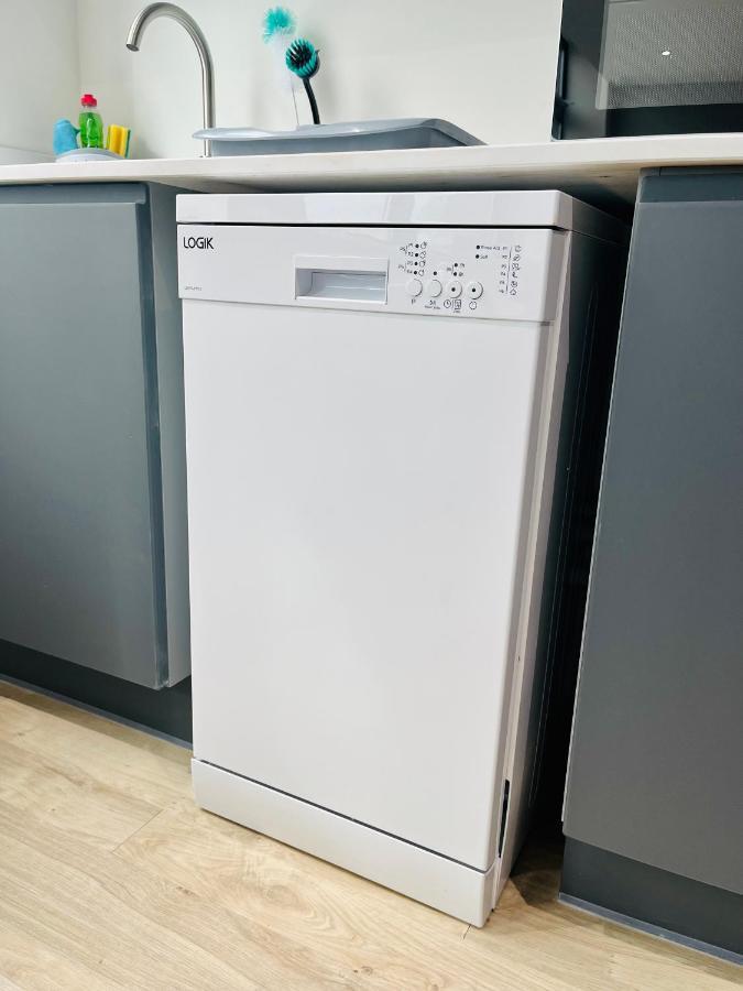 Fully Equipped One Bedroom Apartment Near Old Trafford Stadium! Manchester Eksteriør billede