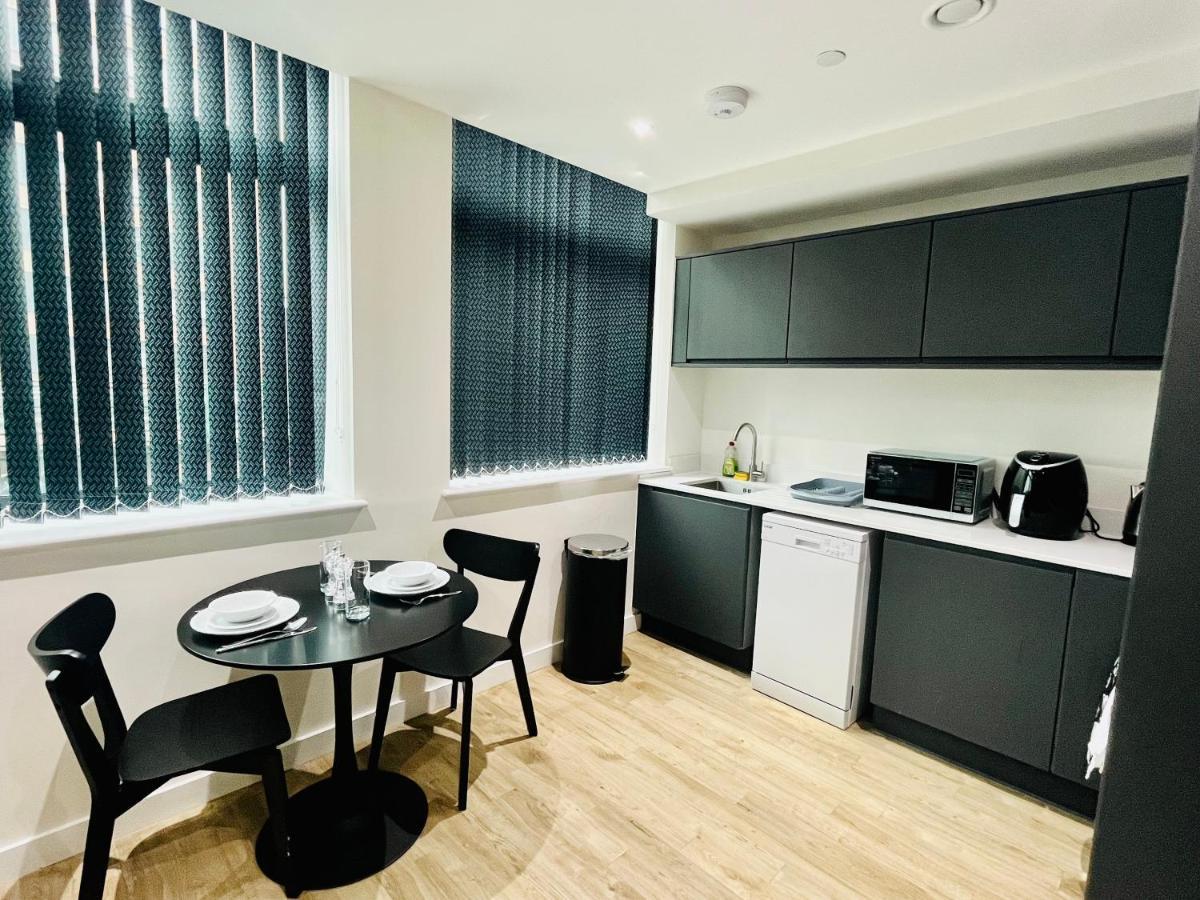 Fully Equipped One Bedroom Apartment Near Old Trafford Stadium! Manchester Eksteriør billede