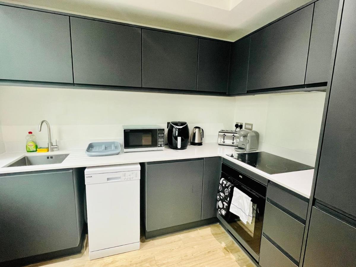 Fully Equipped One Bedroom Apartment Near Old Trafford Stadium! Manchester Eksteriør billede